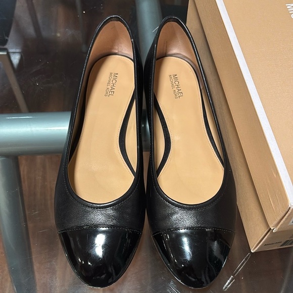 Michael Kors Black Leather Flats - Picture 1 of 12